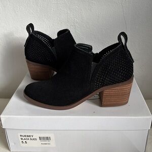 NIB Steve Madden Ruebey Black Suede Ankle Boots Size 5.5